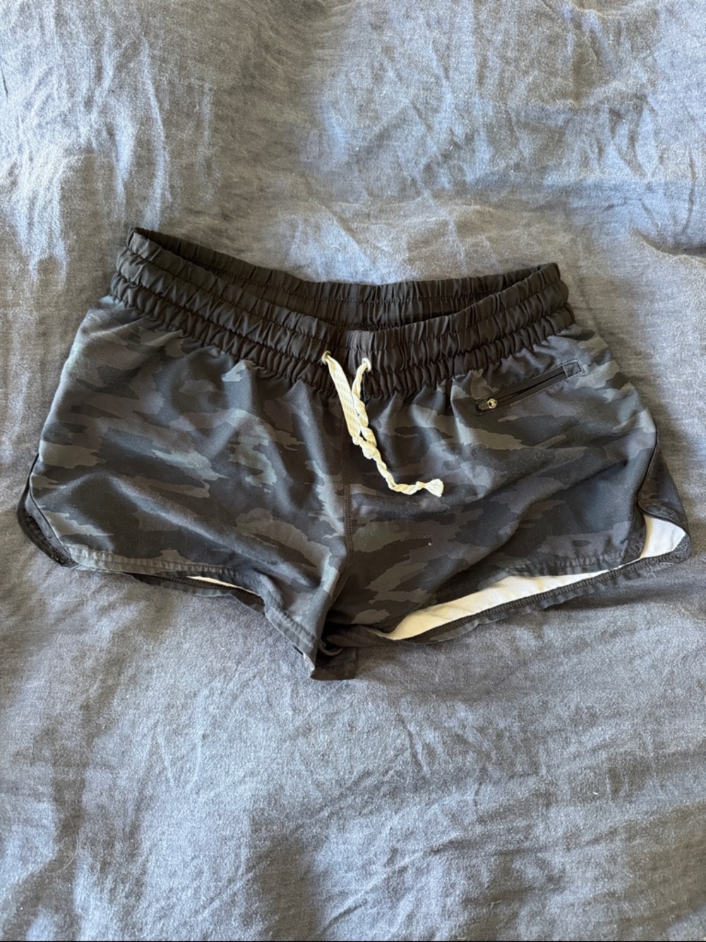 Women’s Vuori Dark Gray Camo Running Shorts with Drawstring. Size M